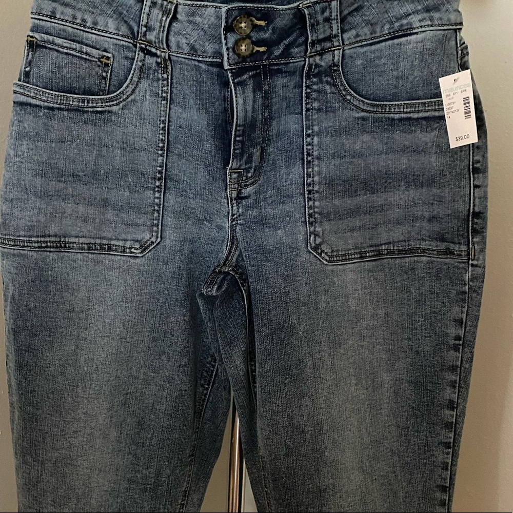 Maurice’s Mid Rise Capris NWT